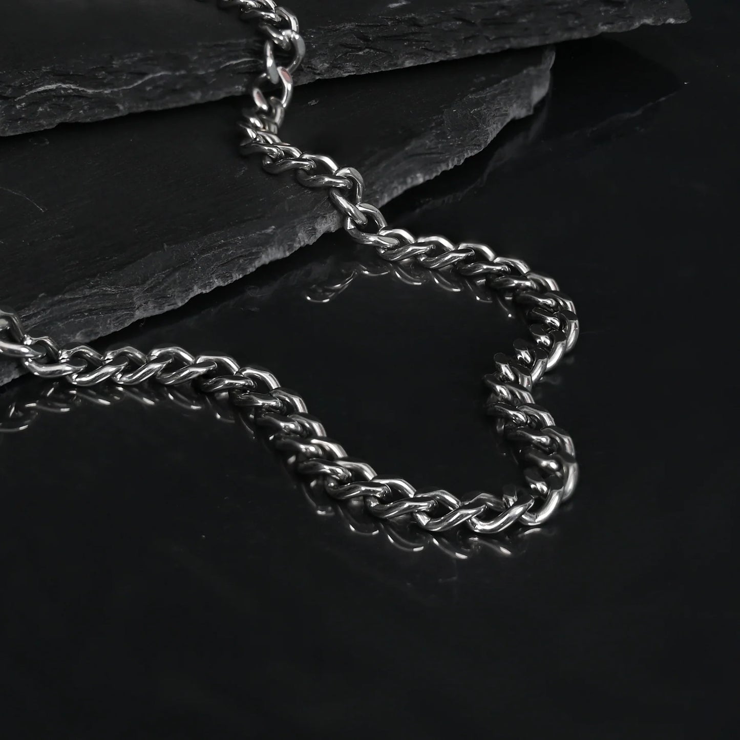 Linked Curb Chain in Stainless Steel