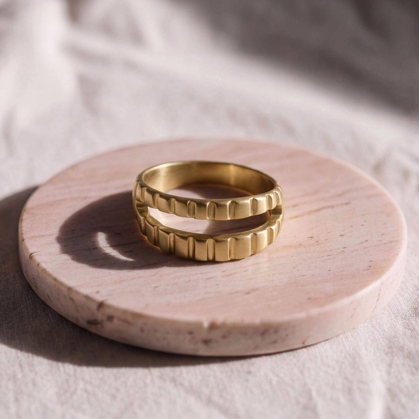 Matata Ribbed Double Band Ring